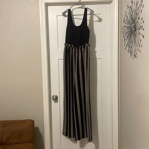 Size is XL, brand is As U Wish, the colors are black, white, and mustard yellow